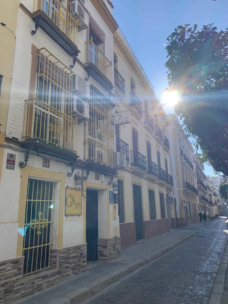 Pension Giraldilla Seville Luaran gambar