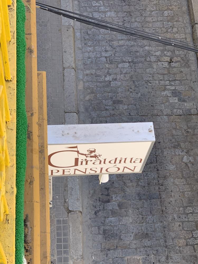 Pension Giraldilla Seville Luaran gambar